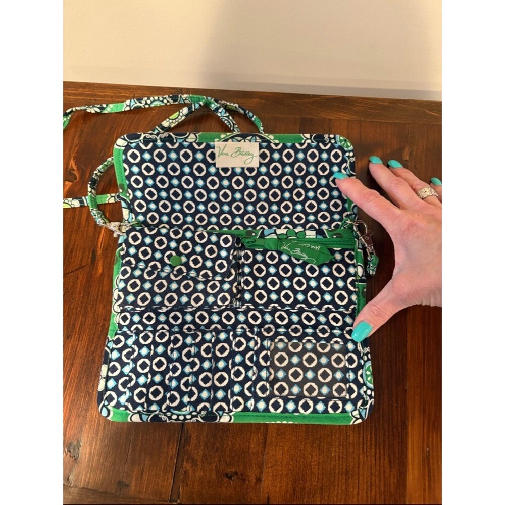 VERA BRADLEY Sleek Wallet Crossbody Cupcake Green 10613-021 - Picture 5 of 12